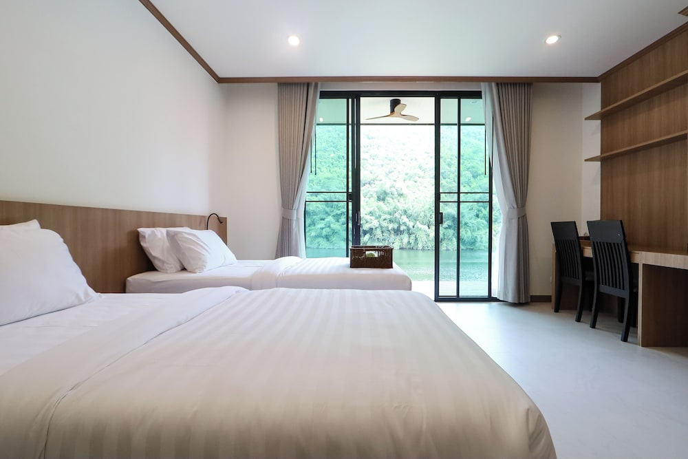 Deluxe Twin Room - Photo 9