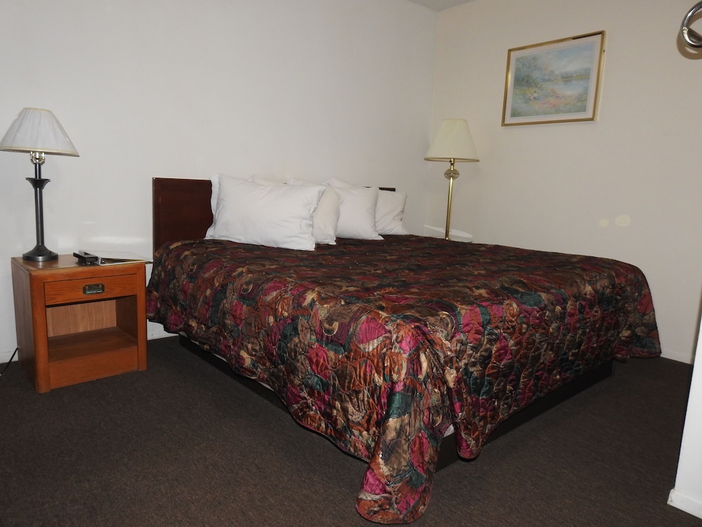 Standard Room, 1 Queen Bed photo 1