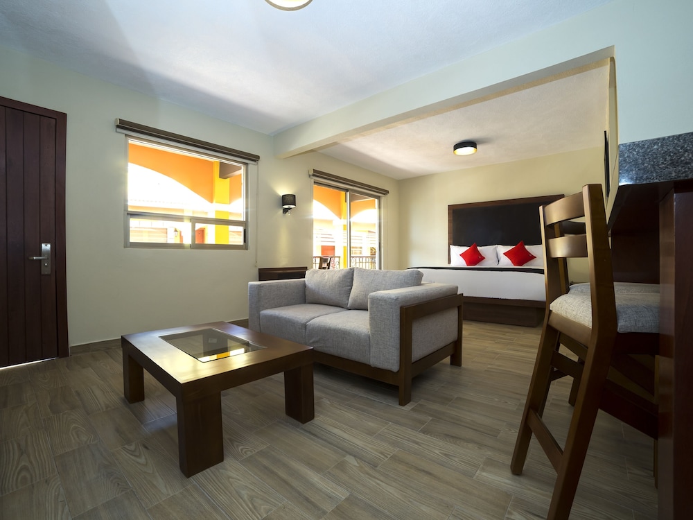 Deluxe Room, 1 King Bed photo 1