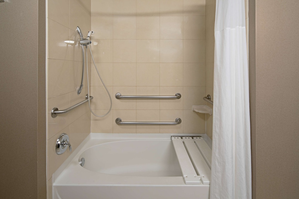 Room, 1 King Bed, Accessible, Non Smoking - Photo 1