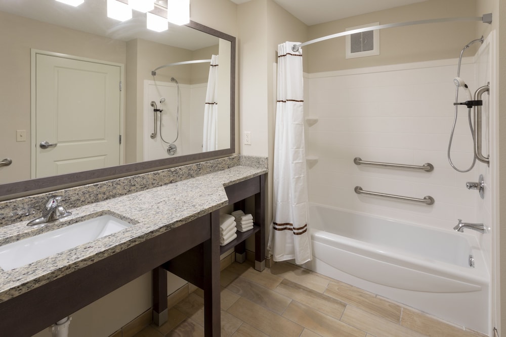 Room, 2 Queen Beds, Accessible (Accessible Double Queen) - Photo 5