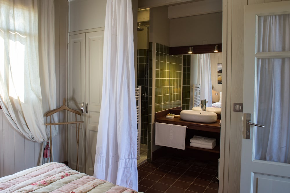 Suite, Lake View photo 1