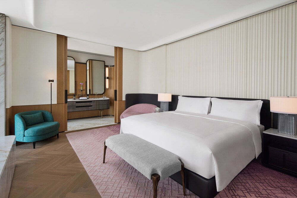Suite, 1 King Bed