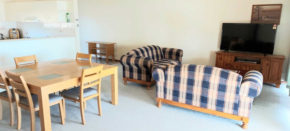 Executive Suite, 2 Bedrooms, Non Smoking, Kitchen (Executive Family) photo 2