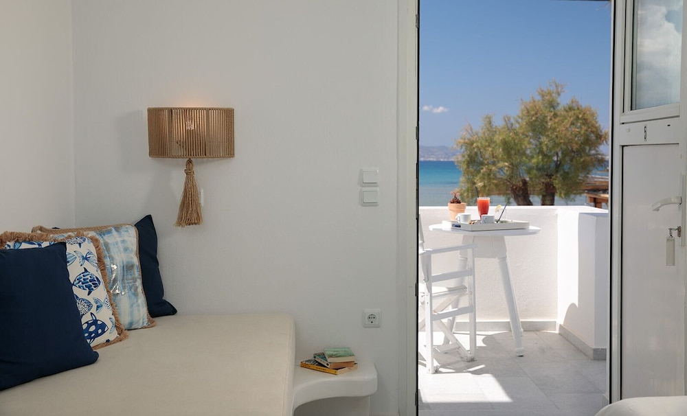 Standard Triple Room, Balcony, Sea View (1st floor) photo 3