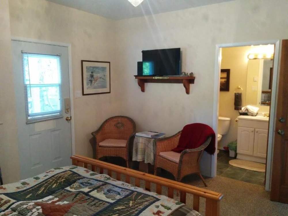Queen Suite with Private Entrance photo 2
