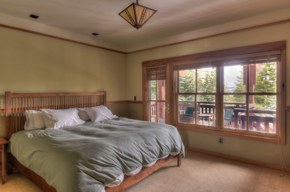 Luxury House, Multiple Beds, Hot Tub, Mountain View (Northstar Palace)