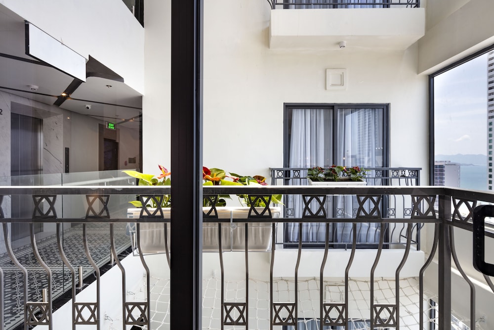 Junior Double or Twin Room, Balcony, City View - Photo 3