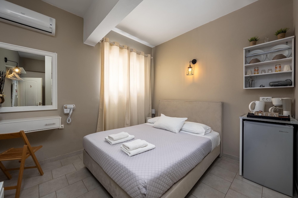 Double Room (3)