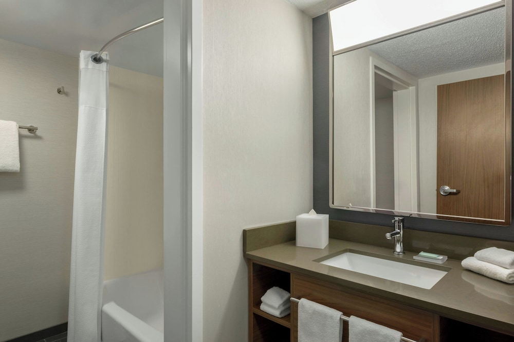 Room, 1 Double Bed (Hearing Accessible) - Photo 4