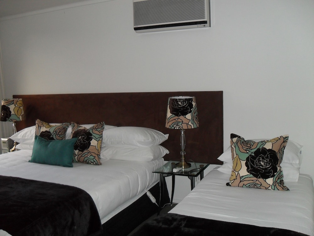 Triple Studio (1 x King and 1 Single beds) photo 3