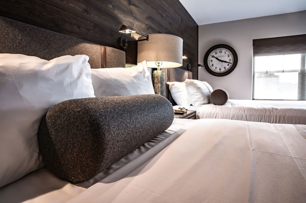 Traditional Room, 2 Queen Beds, River View