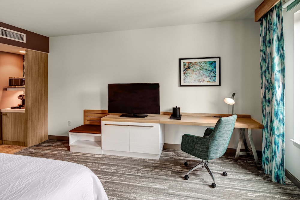 Room, 1 King Bed, Accessible, Bathtub (Hearing) at Hilton Garden Inn Wilsonville Portland in Wilsonville