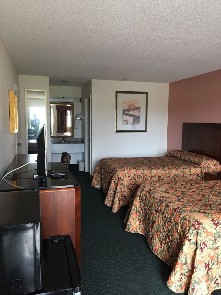 Basic Room, 2 Double Beds, Smoking photo 3