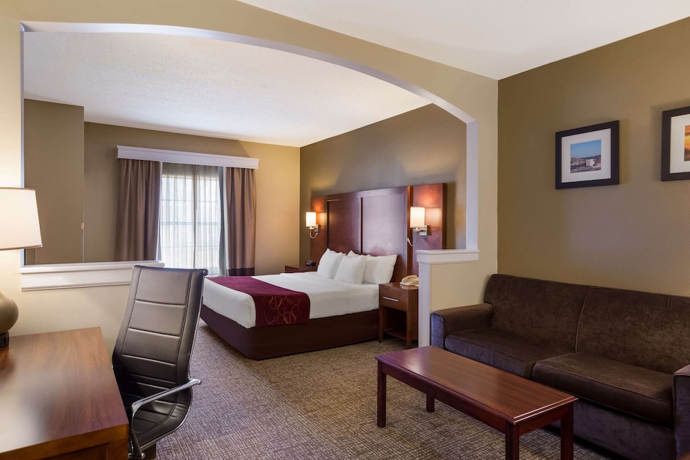Suite, 1 King Bed with Sofa bed, Non Smoking - Photo 9