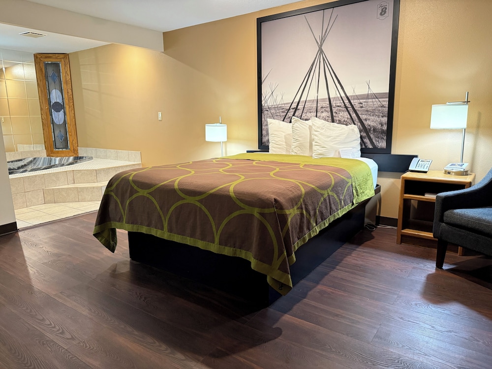 Standard Room, 1 Queen Bed, Non Smoking, Jetted Tub photo 3