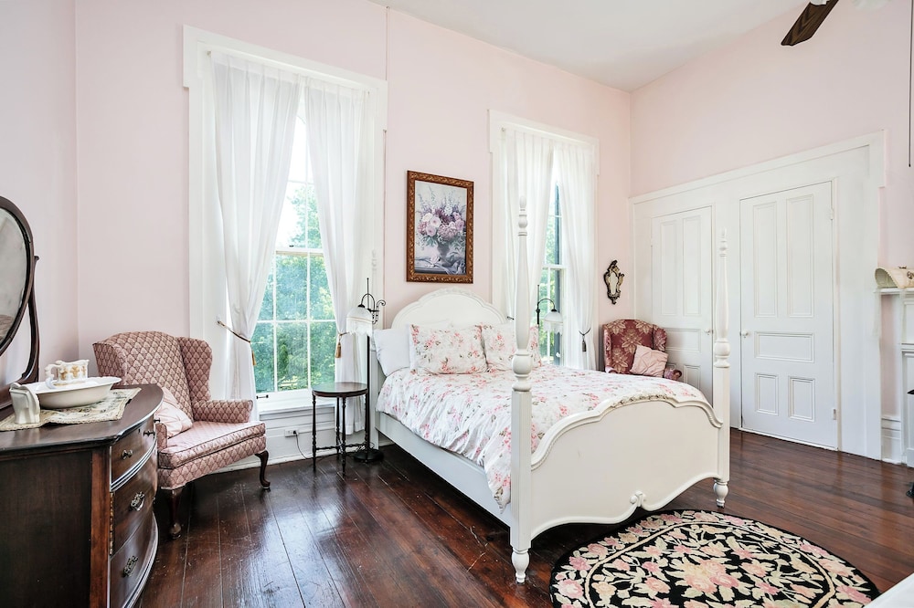 Room, Clara Barton photo 1