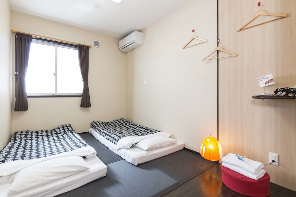 Private twin room, Shared Toilet and Shower