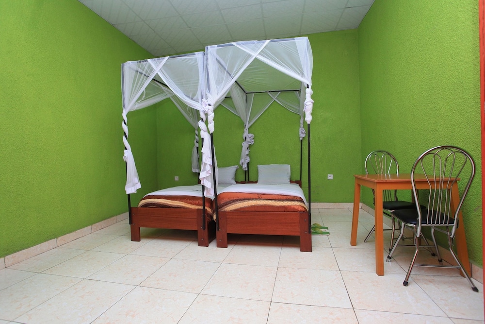 Twin Room - Photo 3