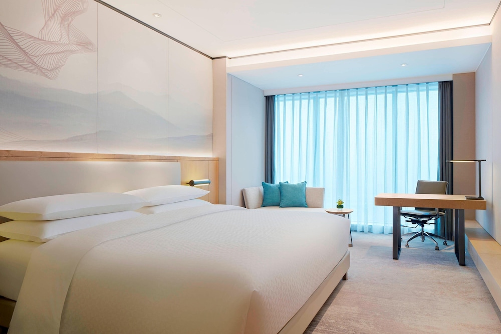 Room, 1 King Bed, Smoking