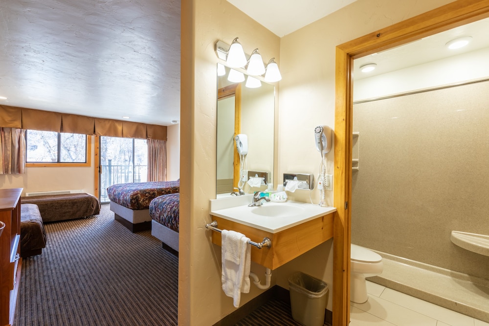 Deluxe Room, 2 Queen Beds - Photo 2