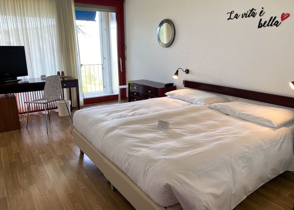 Comfort Double Room, 2 Twin Beds photo 3