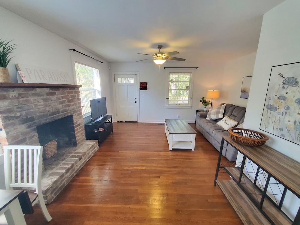 House, Multiple Beds, Patio, Garden View (Downtown Getaway)