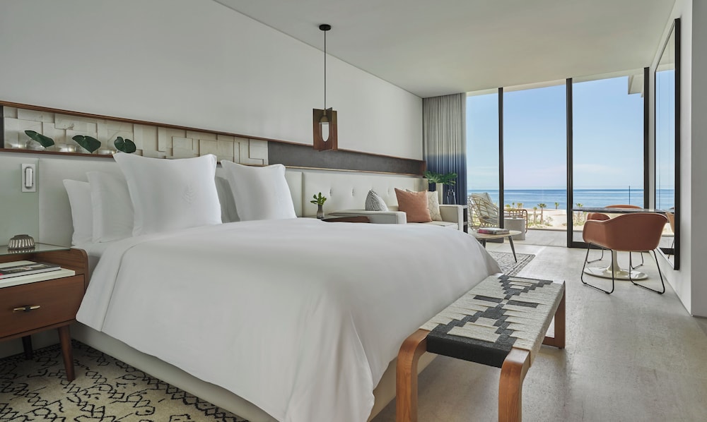 Room, 1 King Bed, Oceanfront - Photo 5