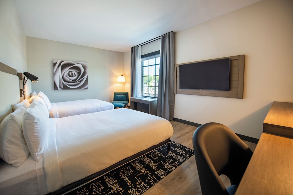 Room, 2 Queen Beds, Accessible Bathtub photo 1