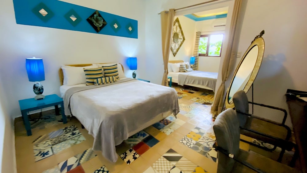 Junior Suite, 2 Queen Beds, Non Smoking, Private Bathroom photo 2