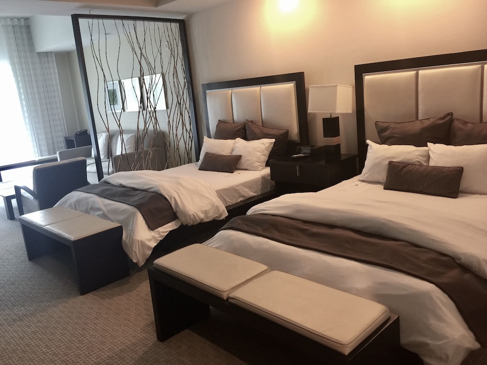 Junior Studio, Multiple Beds, Balcony (Blue Double Studio Suite) photo 2