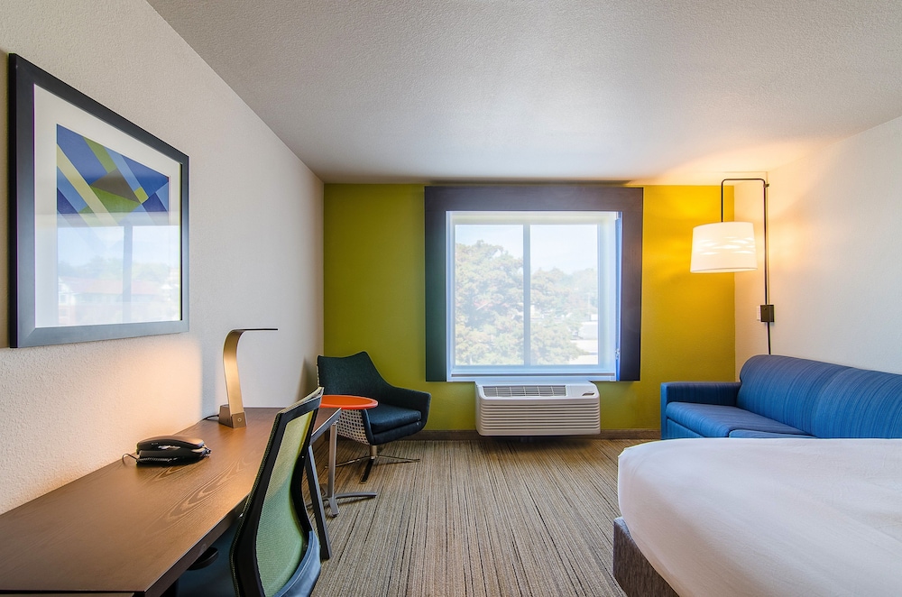 Holiday Inn Express & Suites - Atchison by IHG
