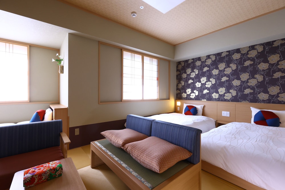 Superior Triple Room, Non Smoking - Photo 6