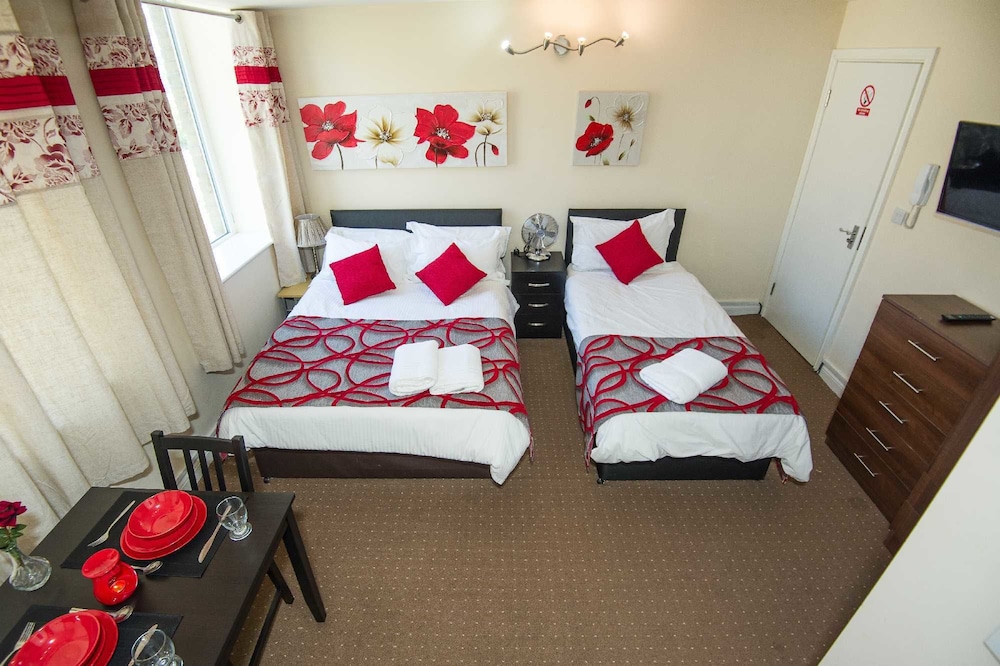 Deluxe Studio, Multiple Beds photo 2