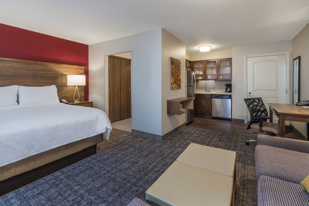 Studio Suite, 1 Queen Bed (Walk-In Shower)