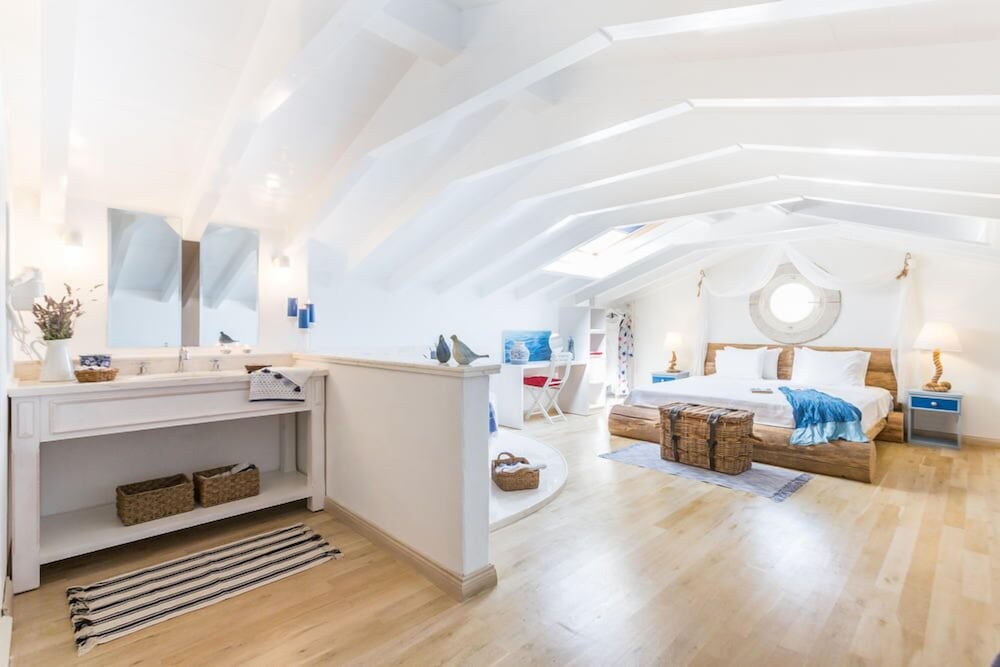 Suite, Jetted Tub (Attic)