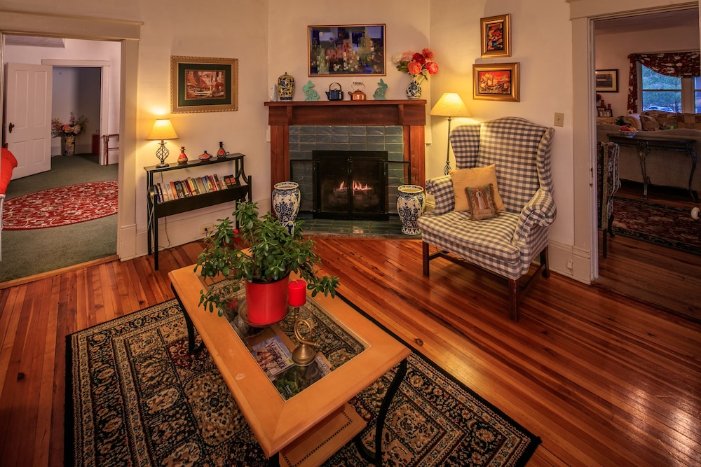 Squire Taylor Suite photo 1