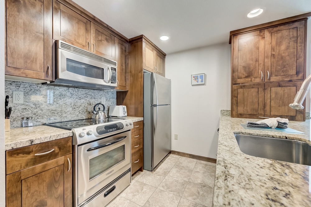 2 Bedroom Condominium - Photo 7