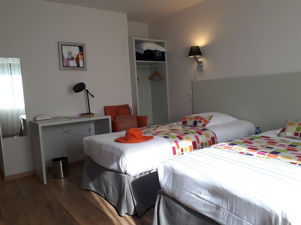 Superior Double or Twin Room, Accessible - Photo 6