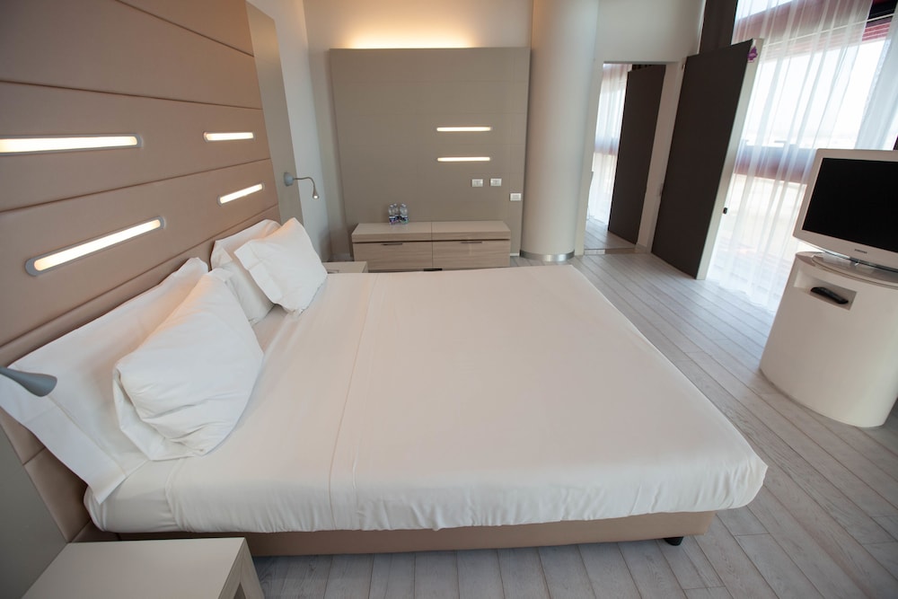 Family Suite, Multiple Beds, Non Smoking - Photo 8