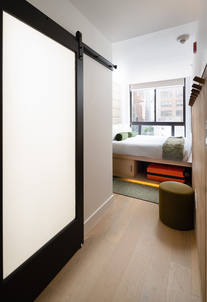 Midtown Serenity King Room