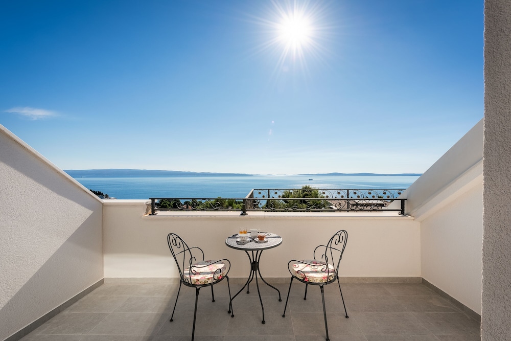 Deluxe Room, Balcony