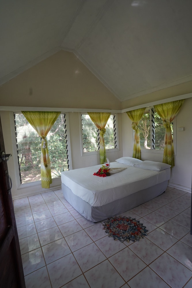 Economy Studio, Private Bathroom, Partial Ocean View photo 3