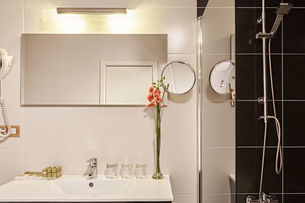 Standard Single Room, Bathtub photo 3