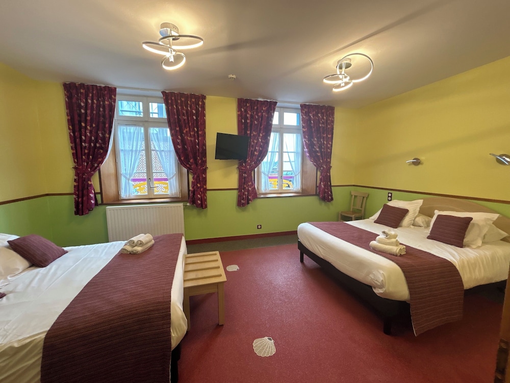 Quadruple Room, Accessible (Vue cour et parking)