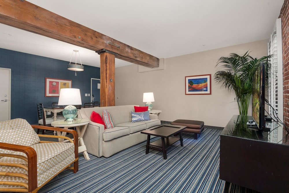 Suite, 1 King Bed, Bay View