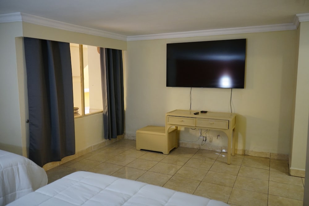 Junior Quadruple Room, 2 Double Beds photo 3