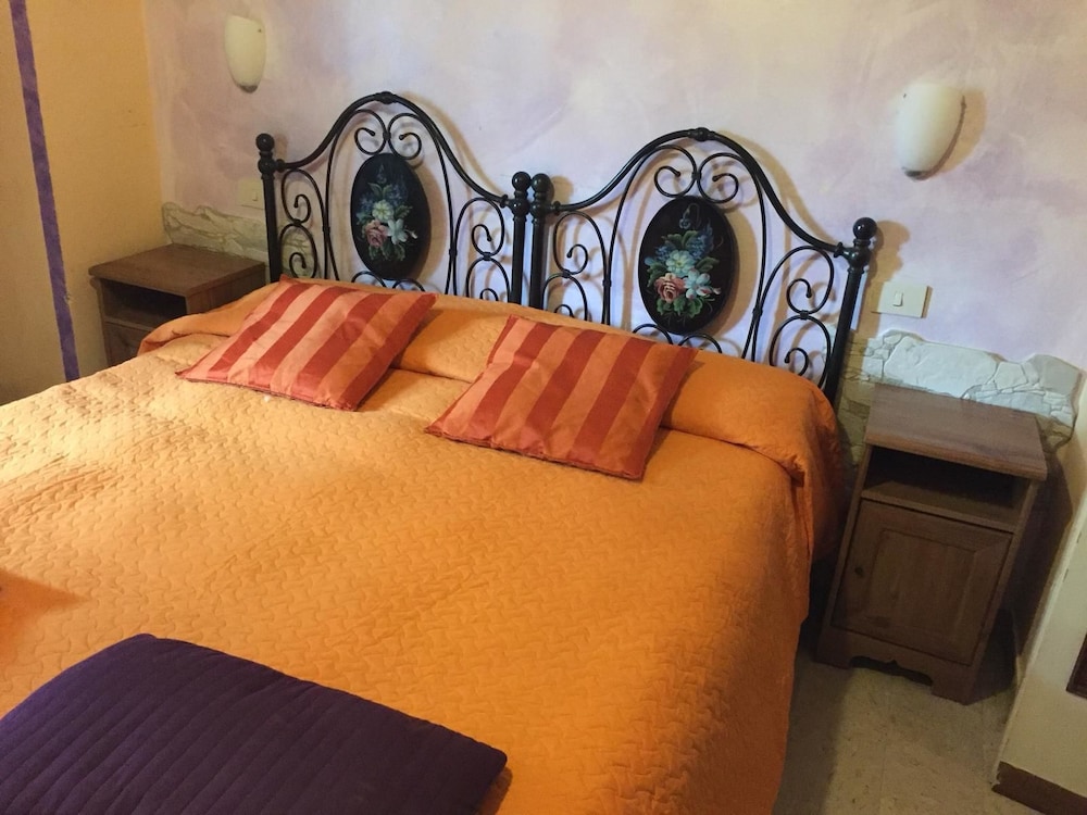 Double or Twin Room, External Private Bathroom