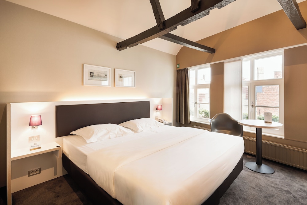 Comfort Room, 1 Queen Bed, City View (Mini) photo 2