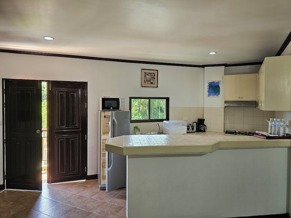 Family Apartment, 3 Bedrooms, Terrace, Pool View - Photo 29